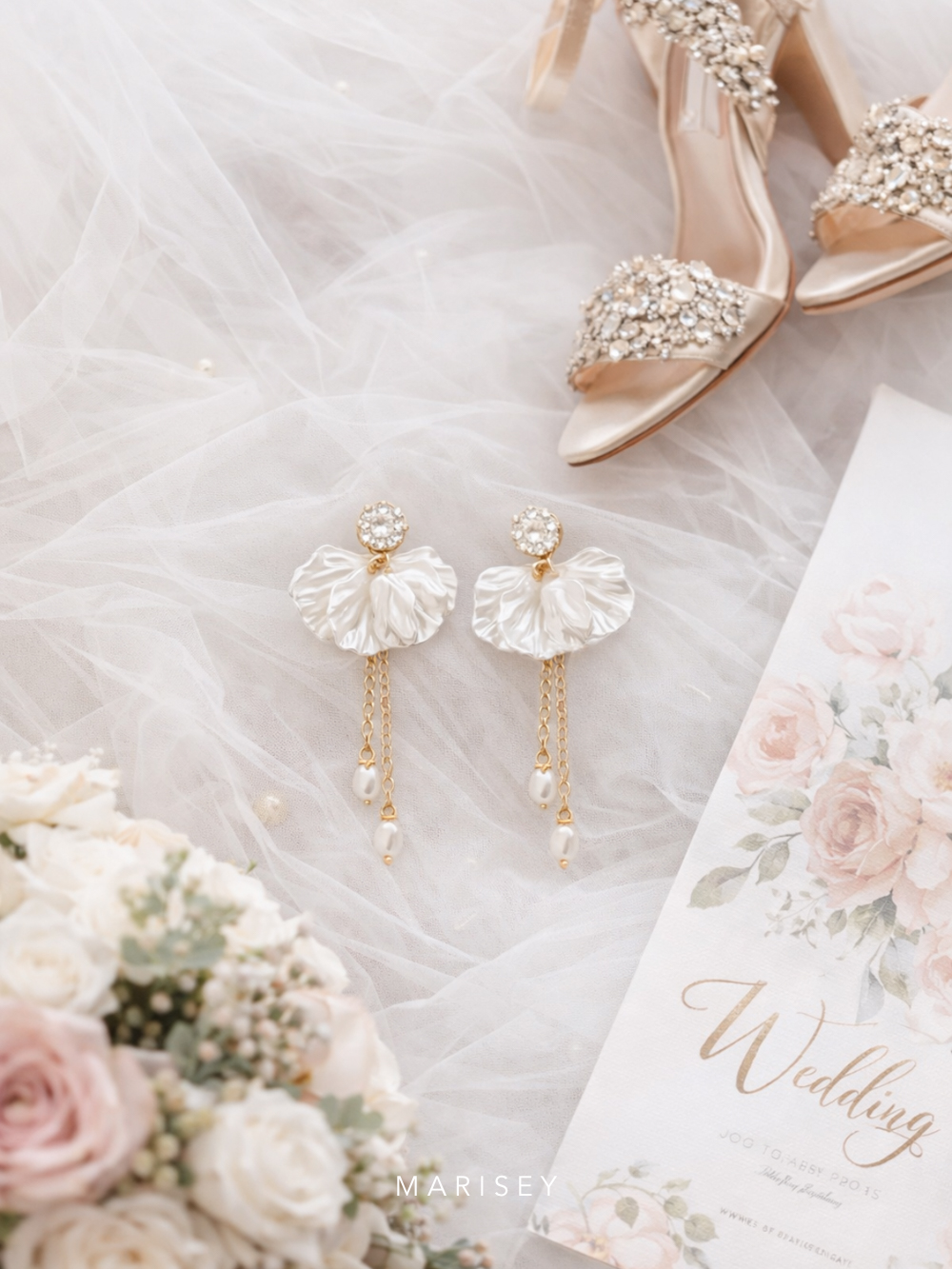 kolczyki ślubne z perłowymi płatkami